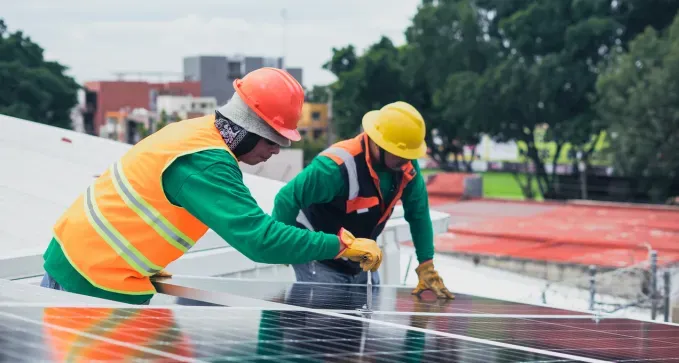 colocación de paneles solares en comunidades de vecinos en Zaragoza, Madrid