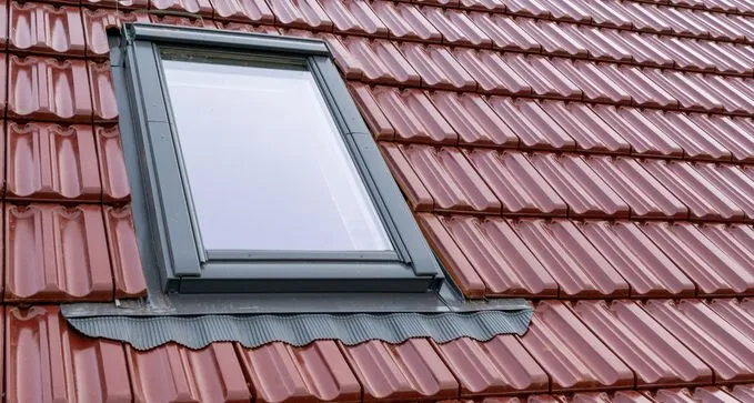 montaje de claraboya con apertura electrónica a precio barato en Caspe